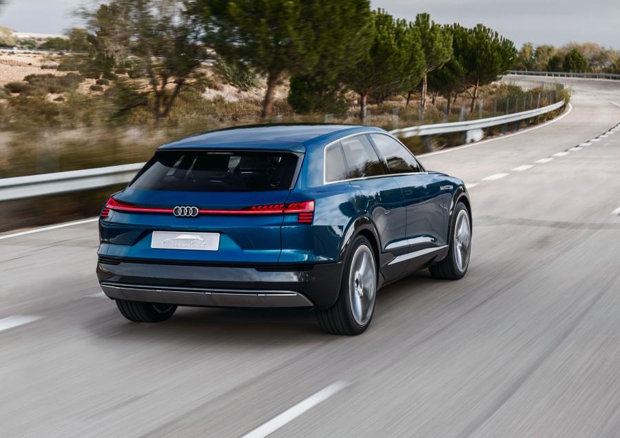  Audi e-tron Quattro Concept 2015 года  (фото 26 из 30)